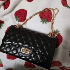 Elegant Black Quilted Bag with Gold Chain